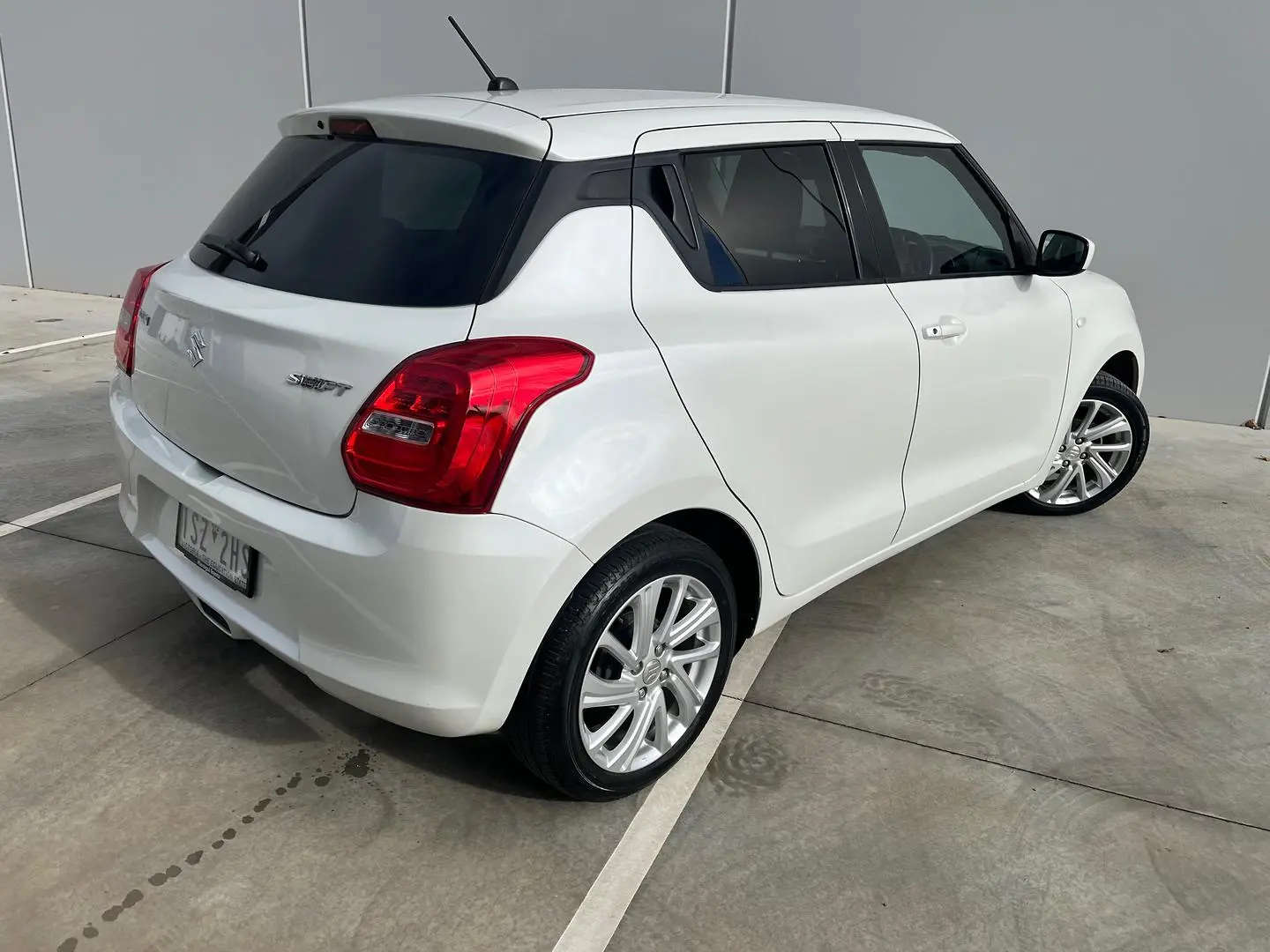 2020 Suzuki Swift Gallery Image 11