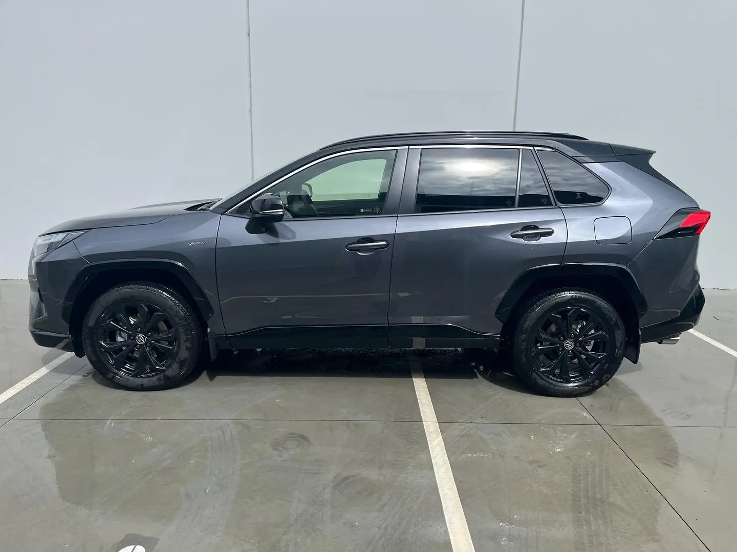 2025 Toyota RAV4 Gallery Image 5