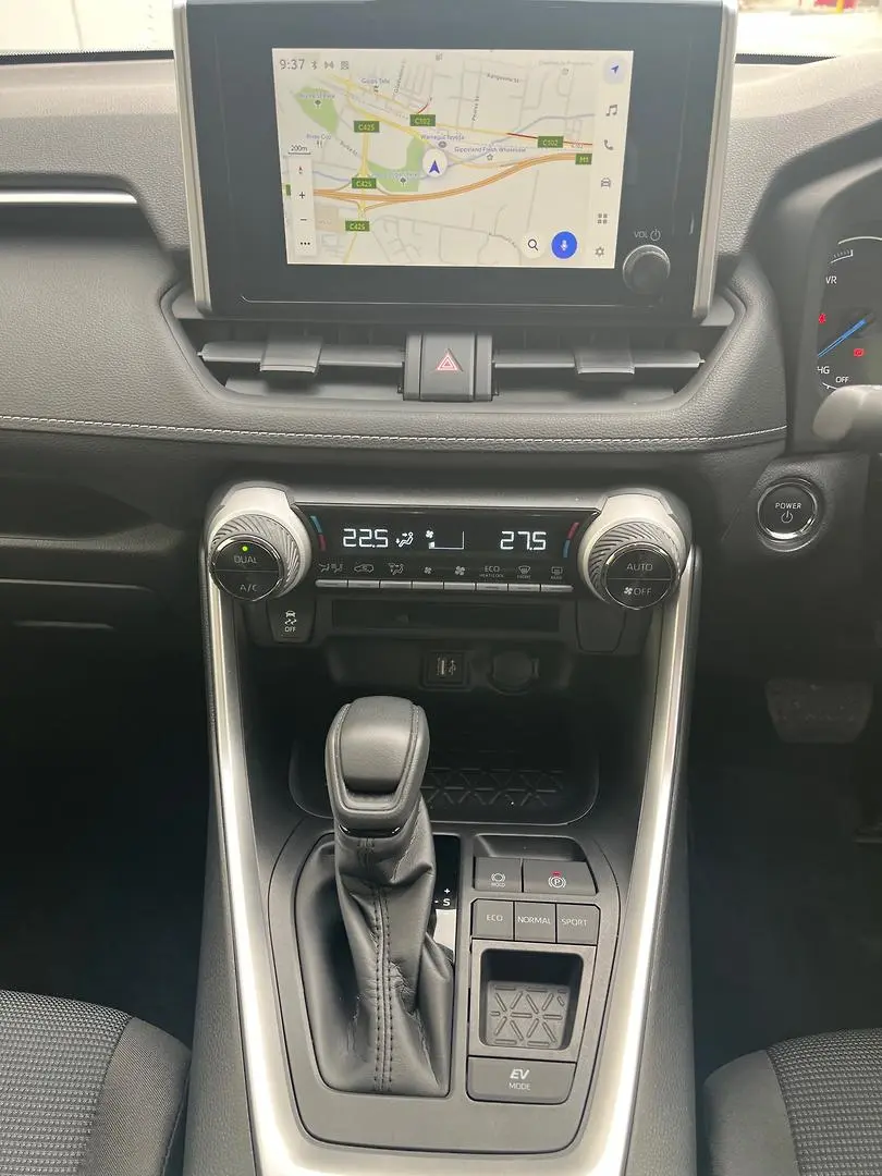 2024 Toyota RAV4 Gallery Image 17