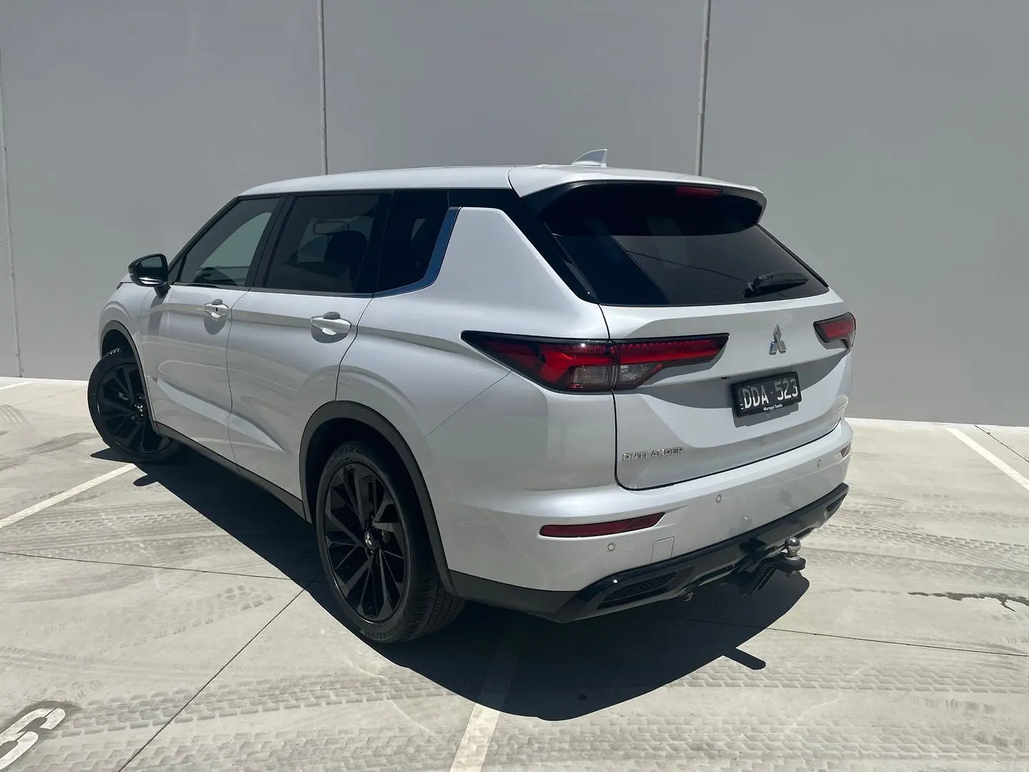 2024 Mitsubishi Outlander Gallery Image 10