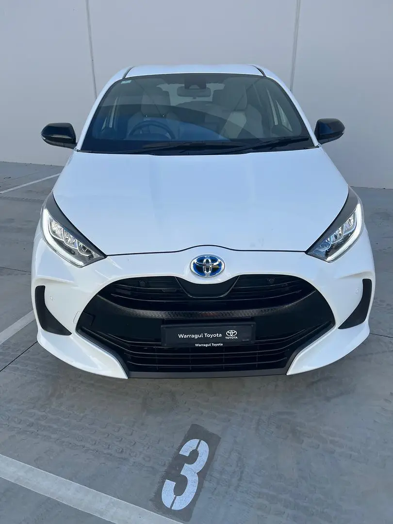 2020 Toyota Yaris Gallery Image 2