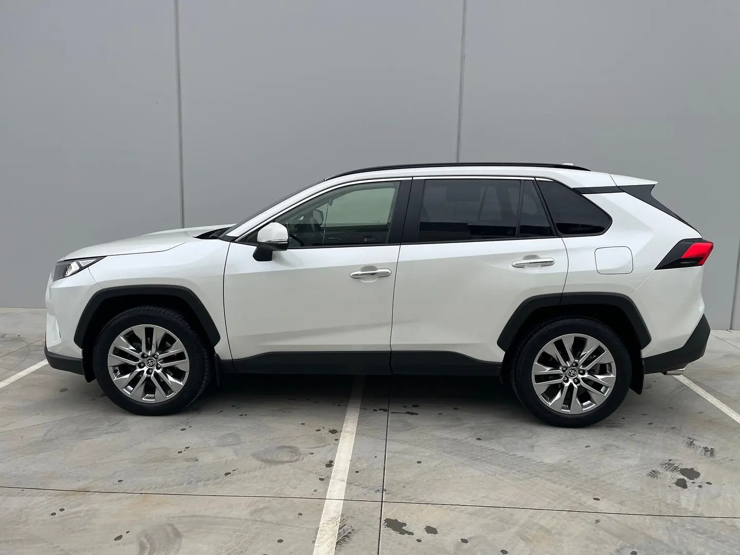 2020 Toyota RAV4 Gallery Image 5