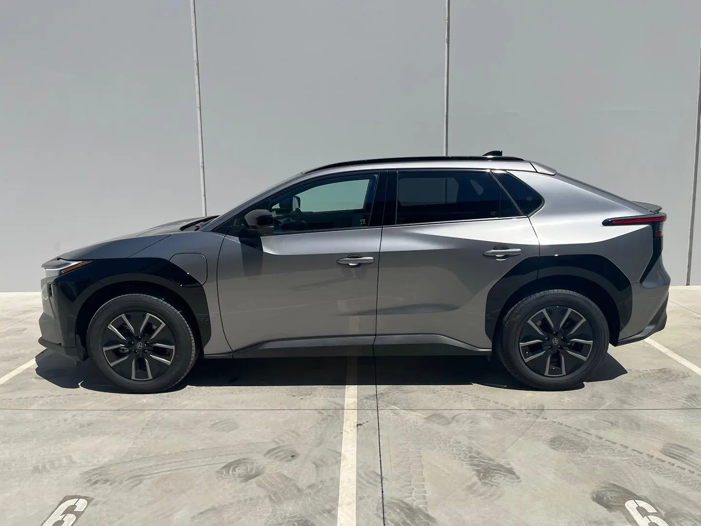 2025 Toyota bZ4X Gallery Image 5