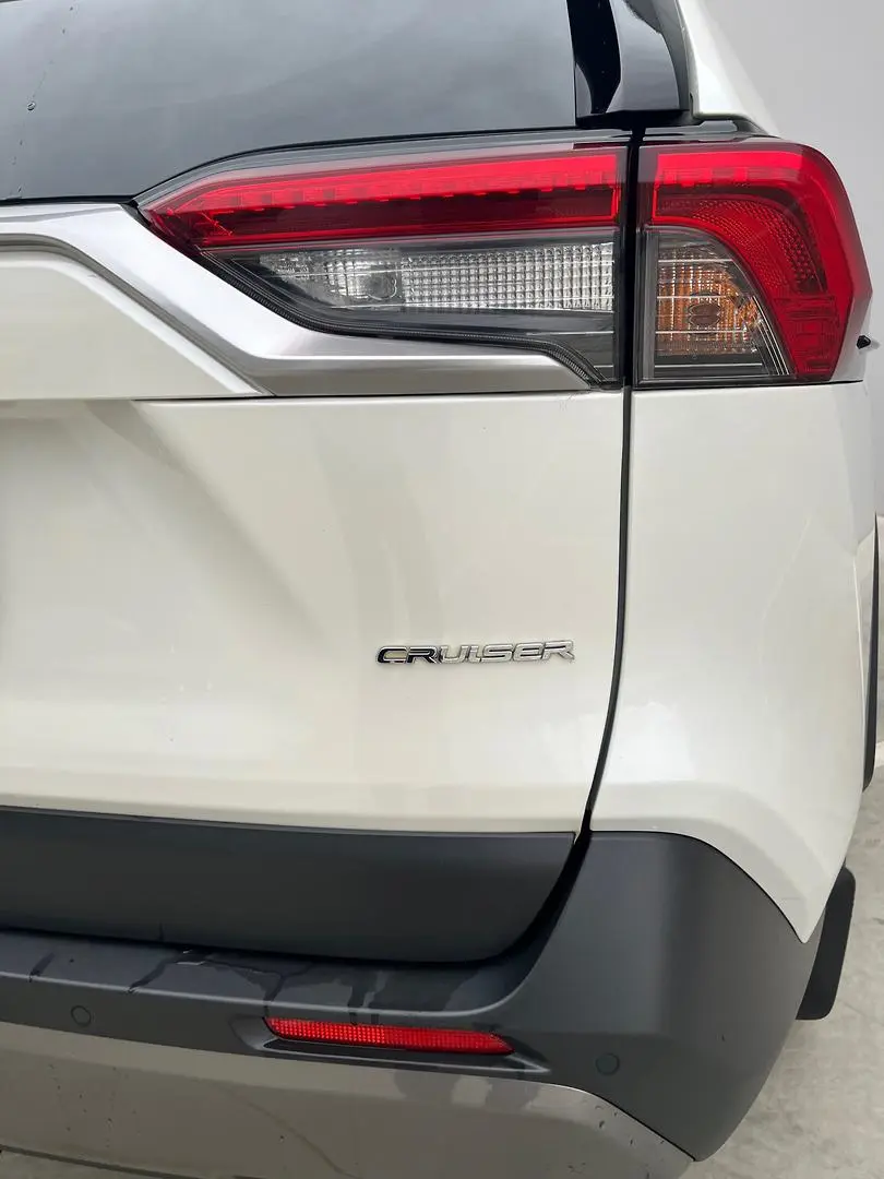 2020 Toyota RAV4 Gallery Image 10