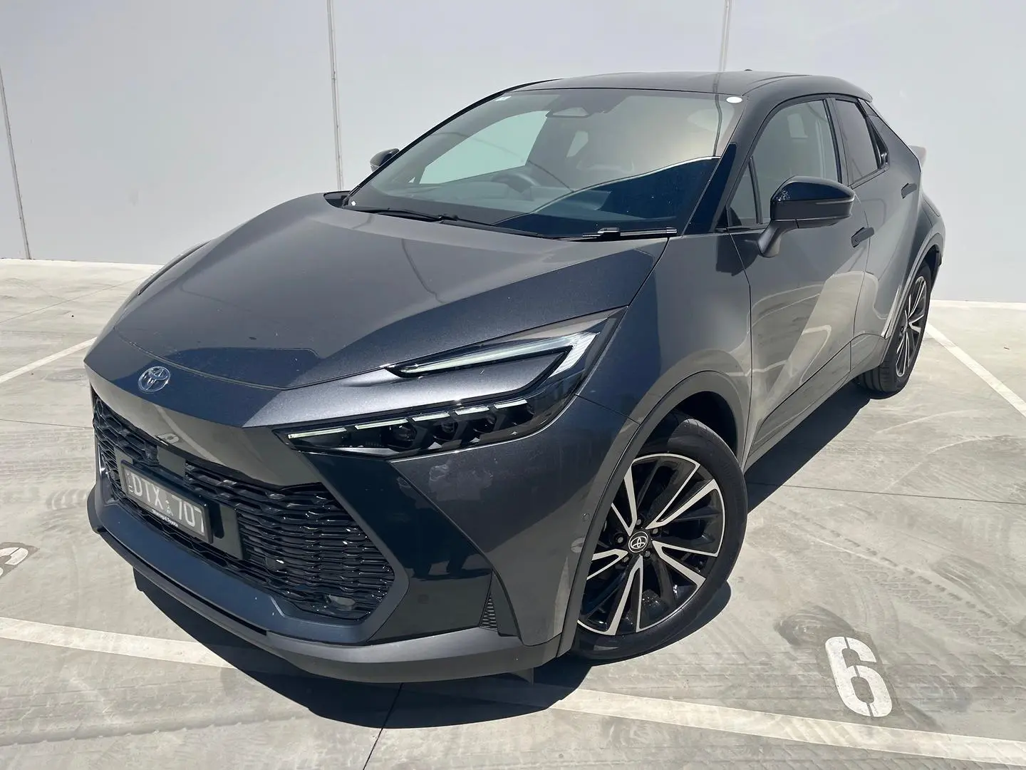 2025 Toyota C-HR Gallery Image 3