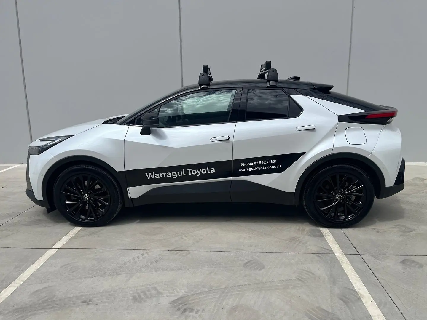 2025 Toyota C-HR Gallery Image 4