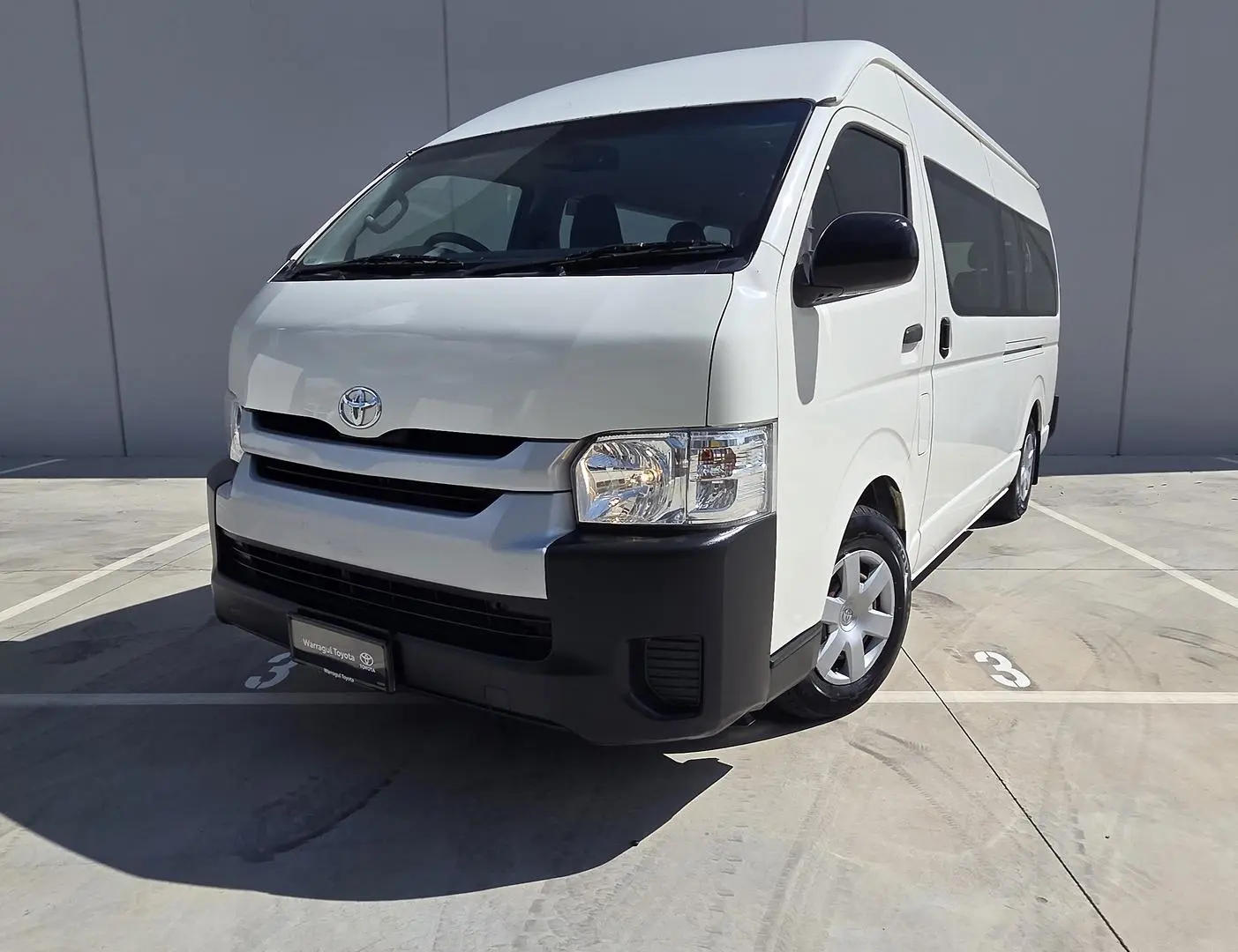 2017 Toyota Hiace Gallery Image 3
