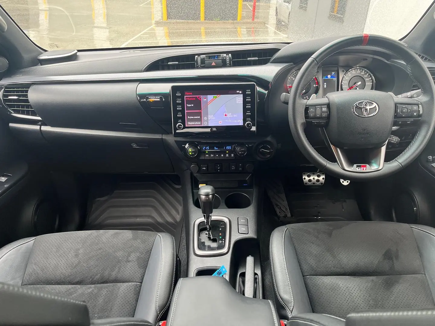 2024 Toyota Hilux Gallery Image 18
