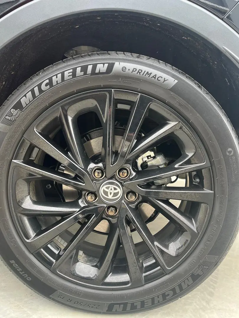 2025 Toyota C-HR Gallery Image 5