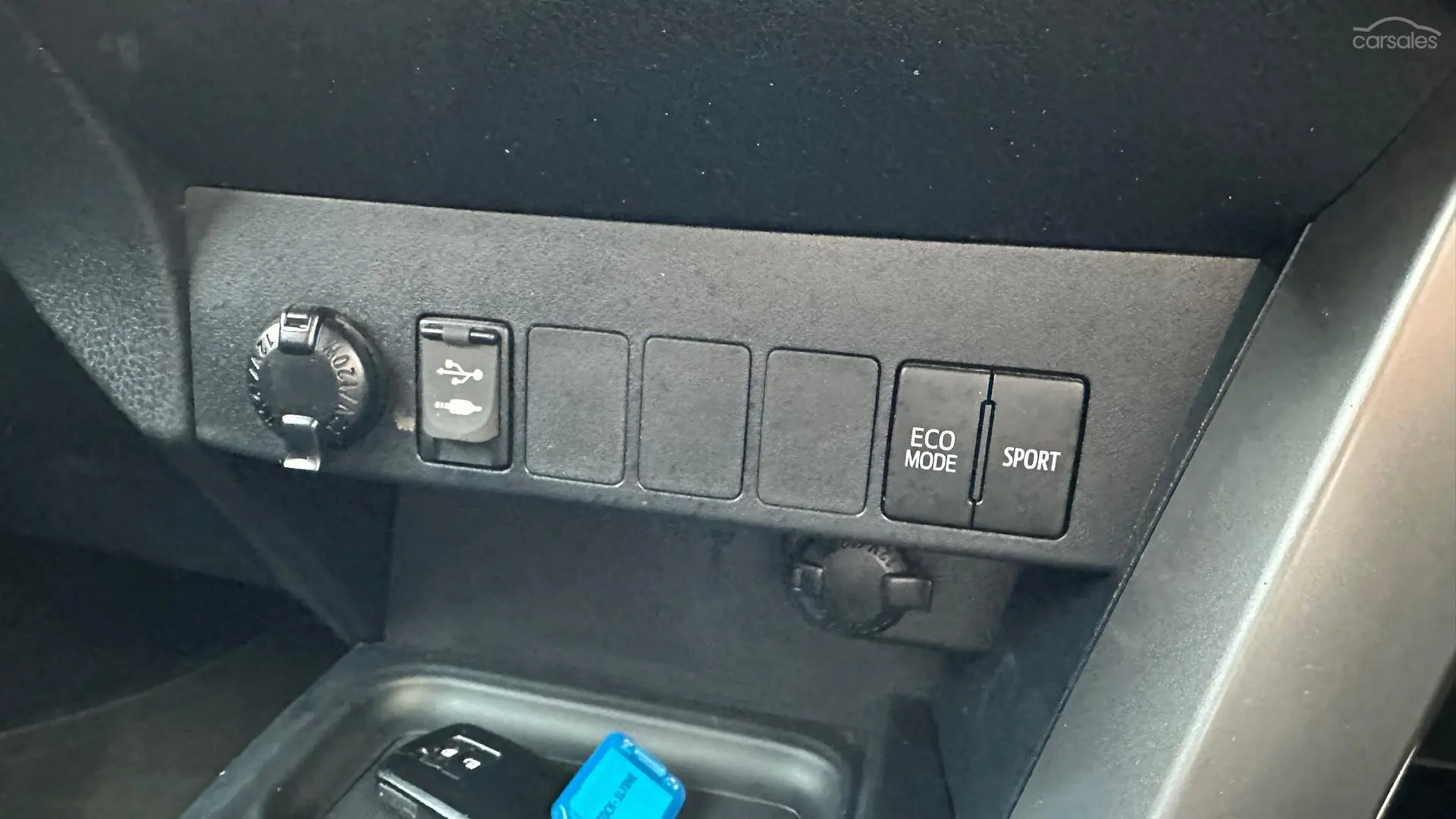 2017 Toyota RAV4 Image 19