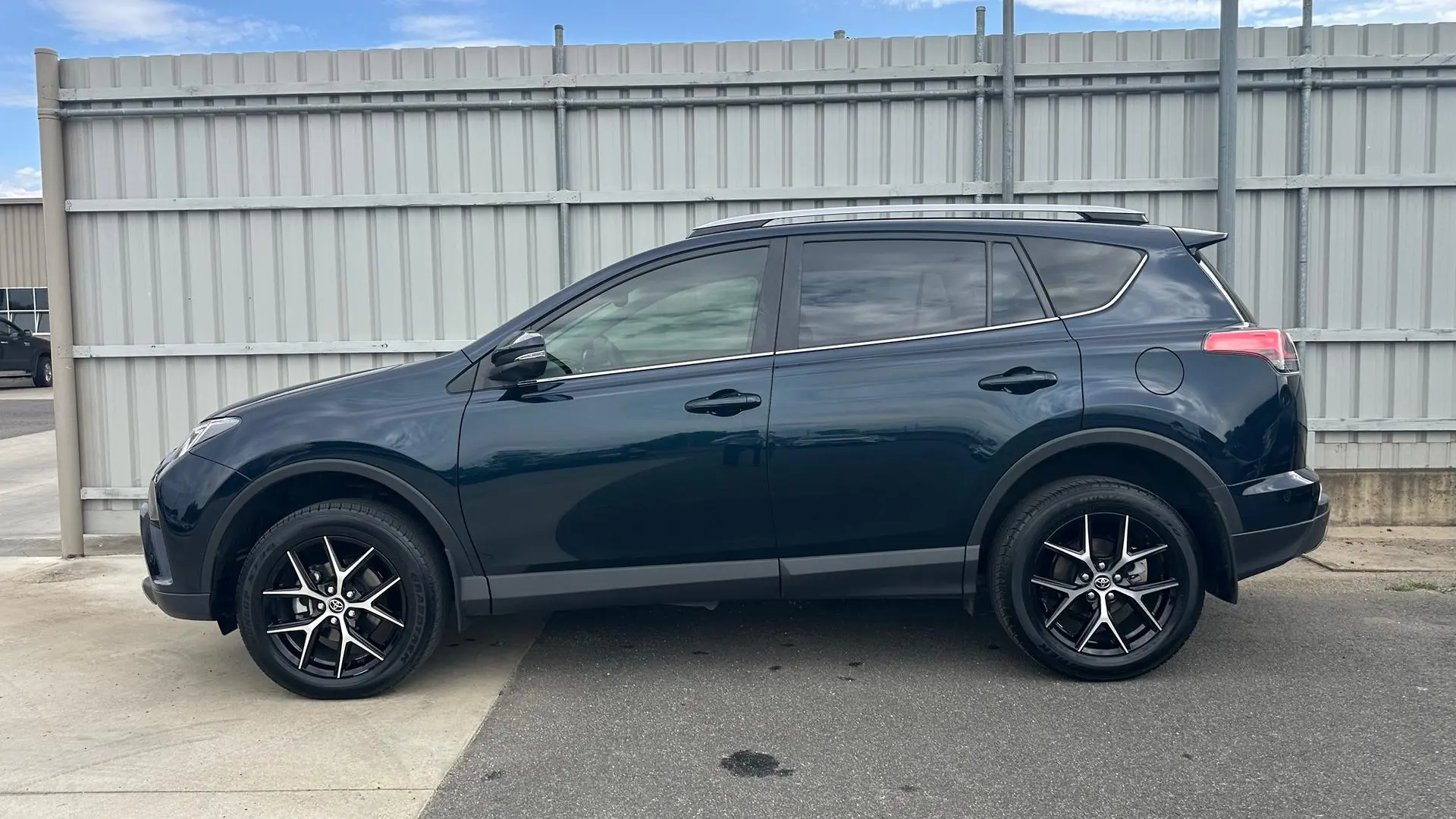 2018 Toyota Rav4 Gallery Image 5