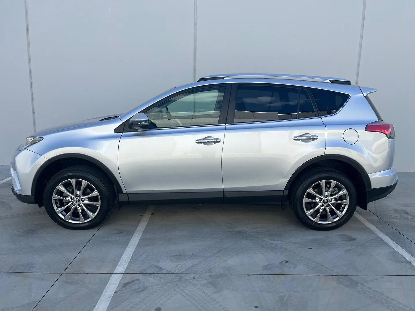 2016 Toyota RAV4 Gallery Image 26