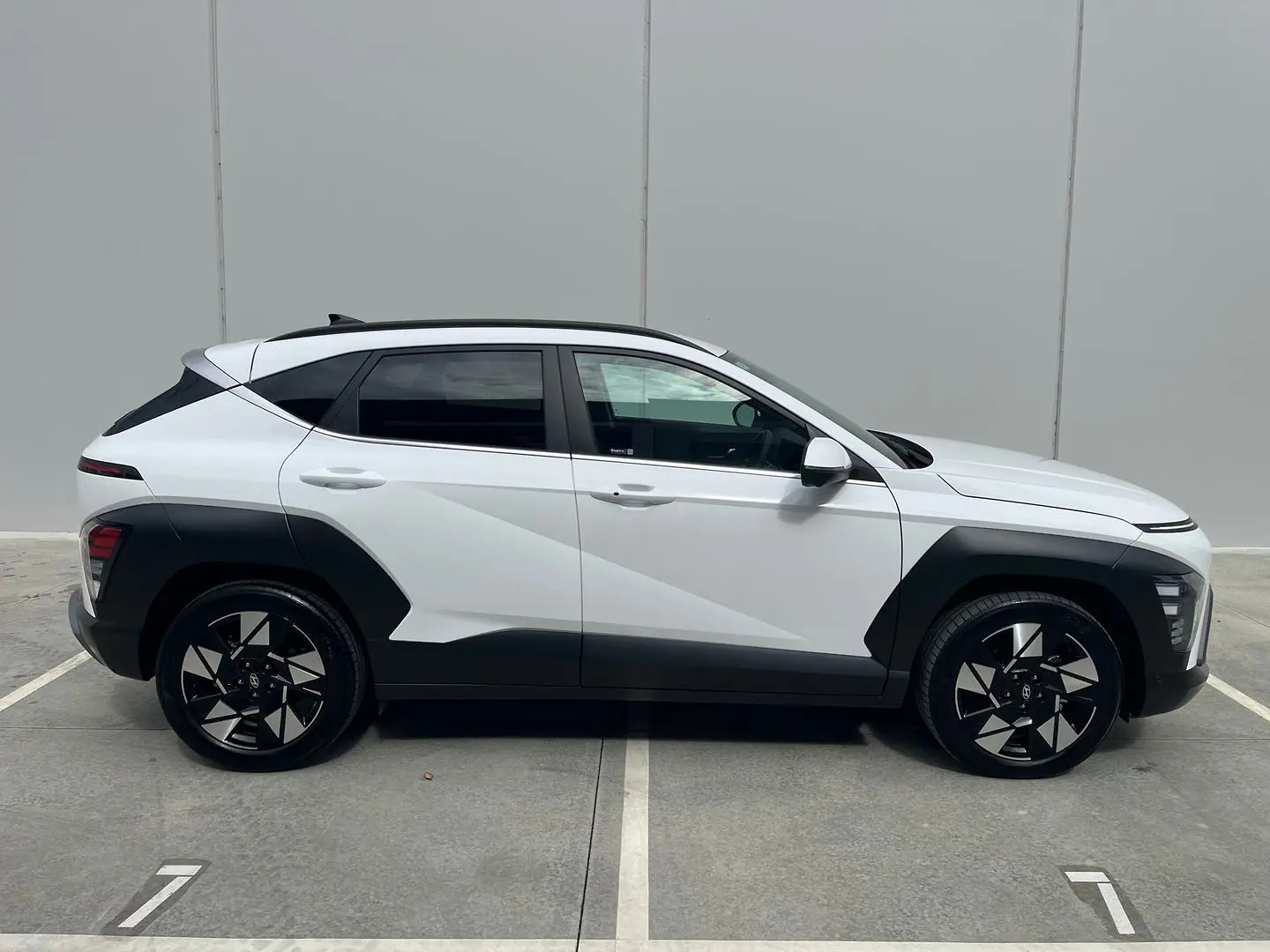 2024 Hyundai Kona Gallery Image 13