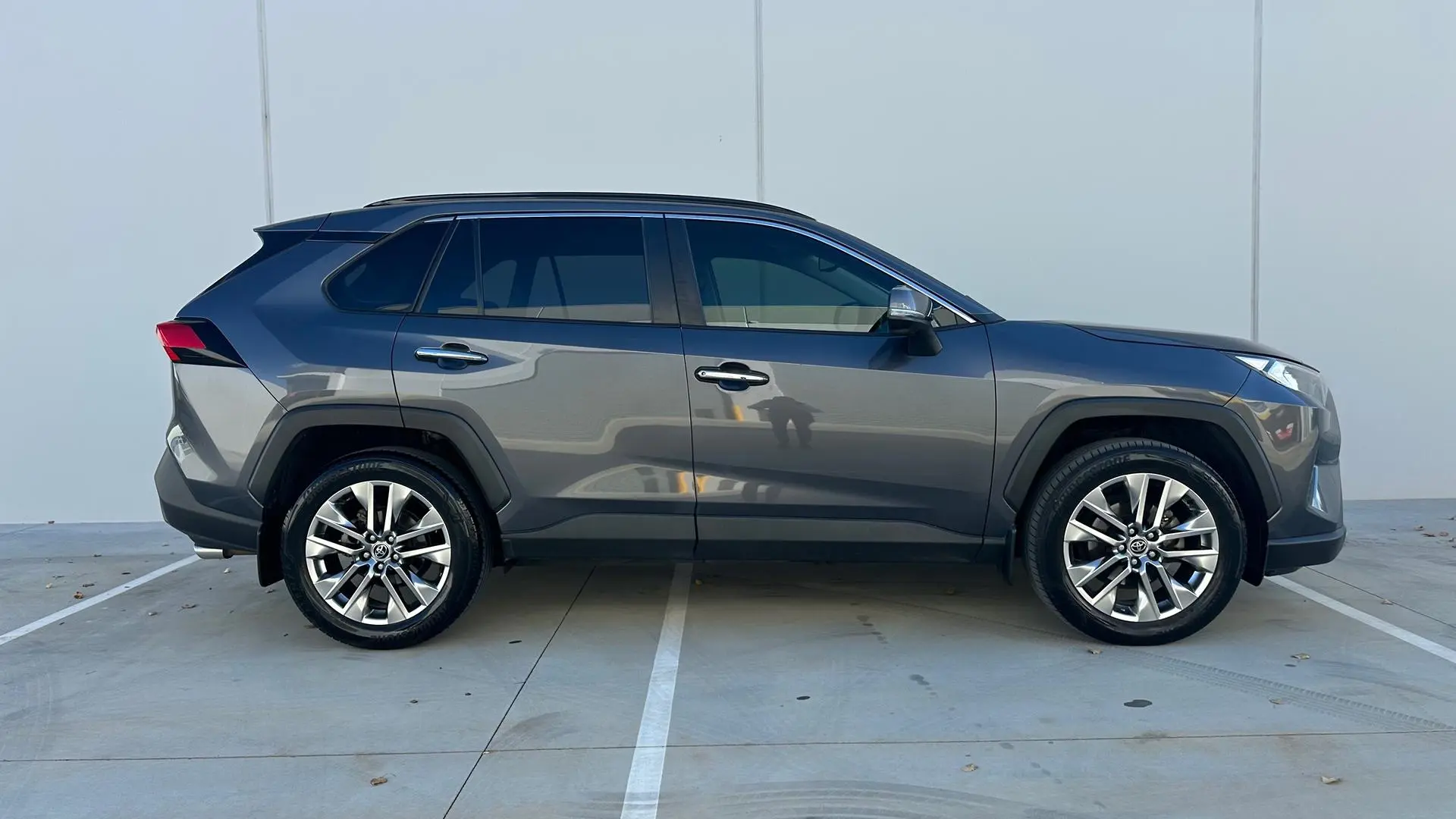 2019 Toyota RAV4 Gallery Image 8