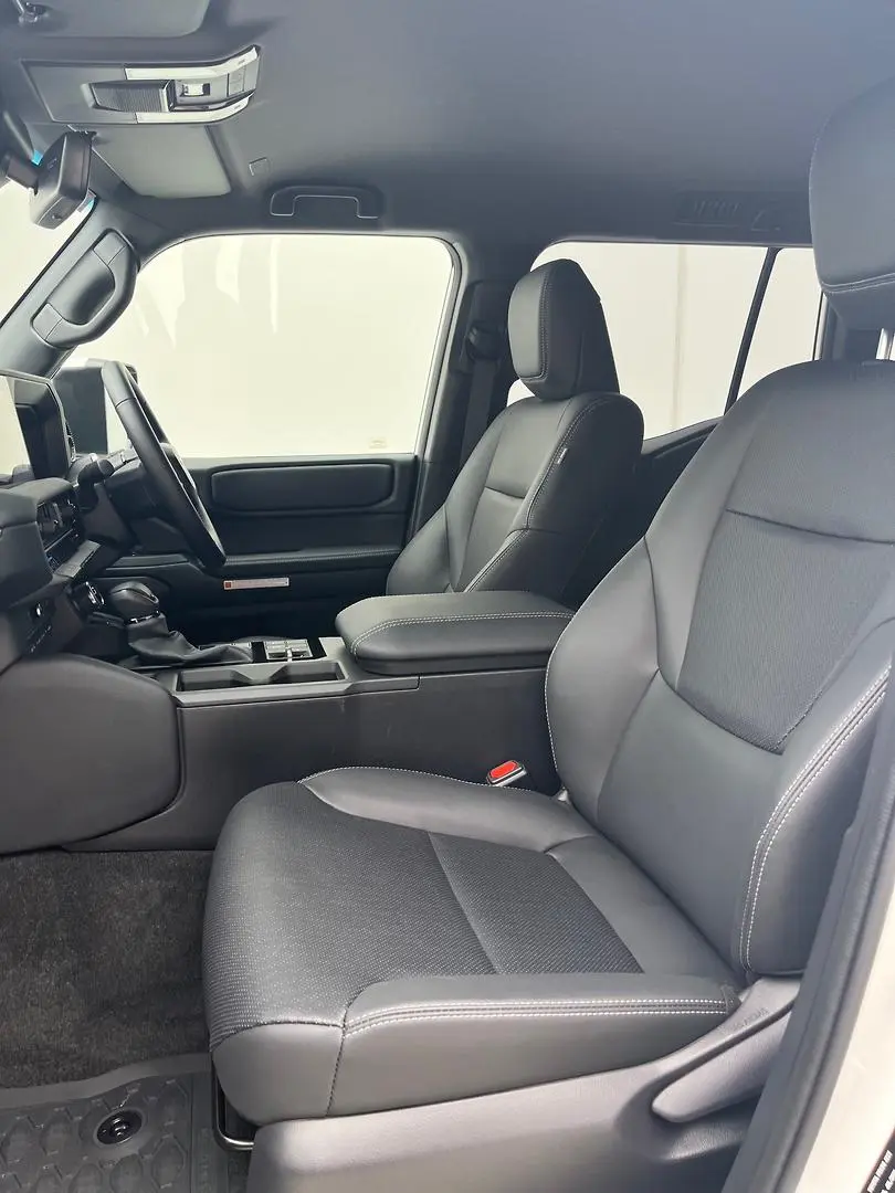 2025 Toyota Landcruiser Prado Gallery Image 7