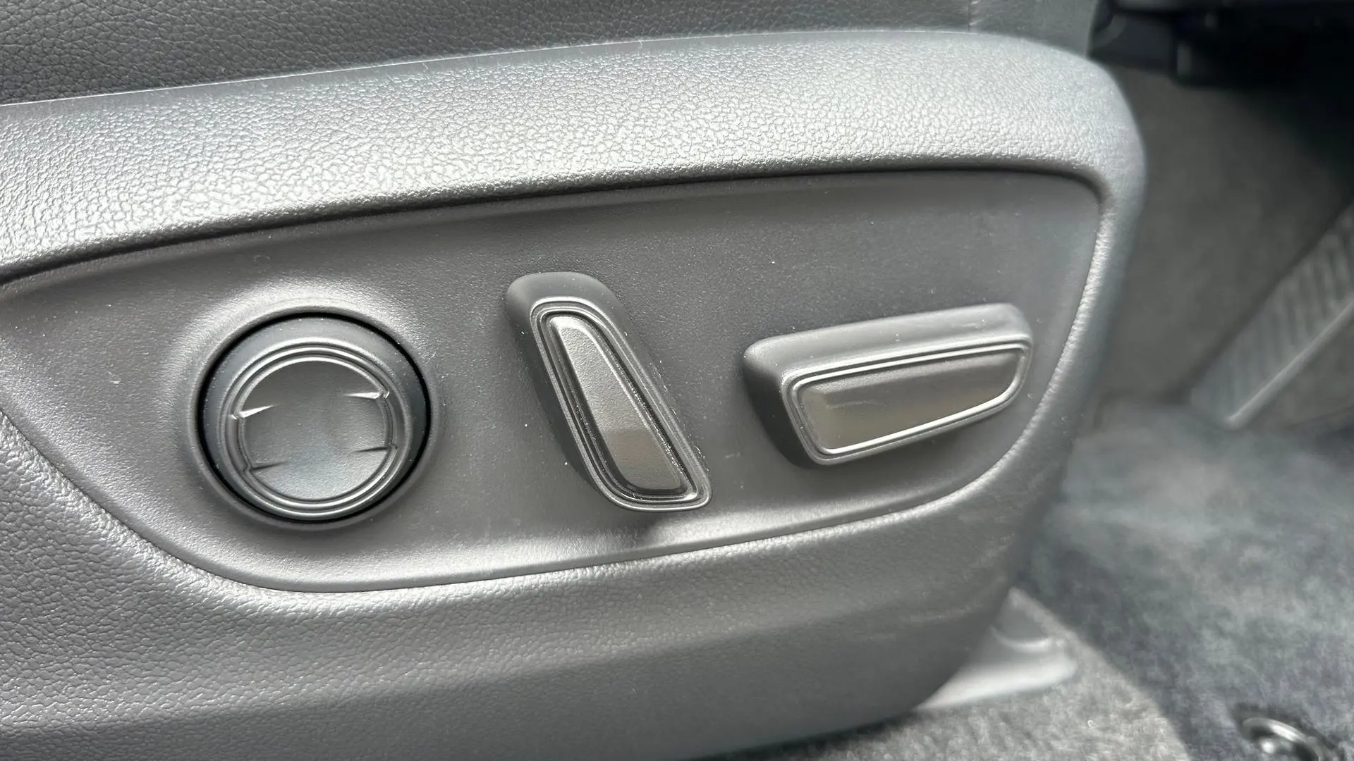 2024 Toyota Landcruiser Prado Gallery Image 15