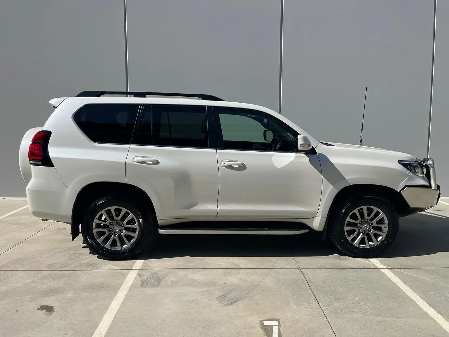 2018 Toyota Landcruiser Prado Gallery Image 16