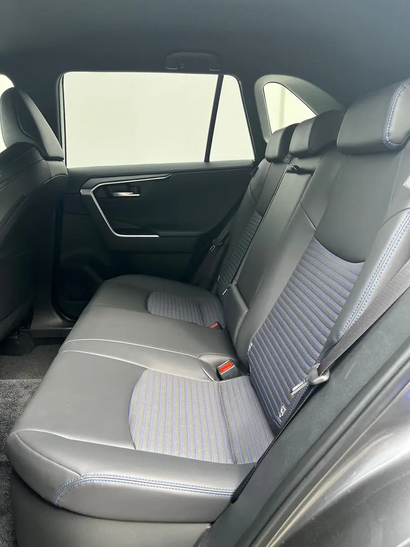 2025 Toyota RAV4 Gallery Image 9