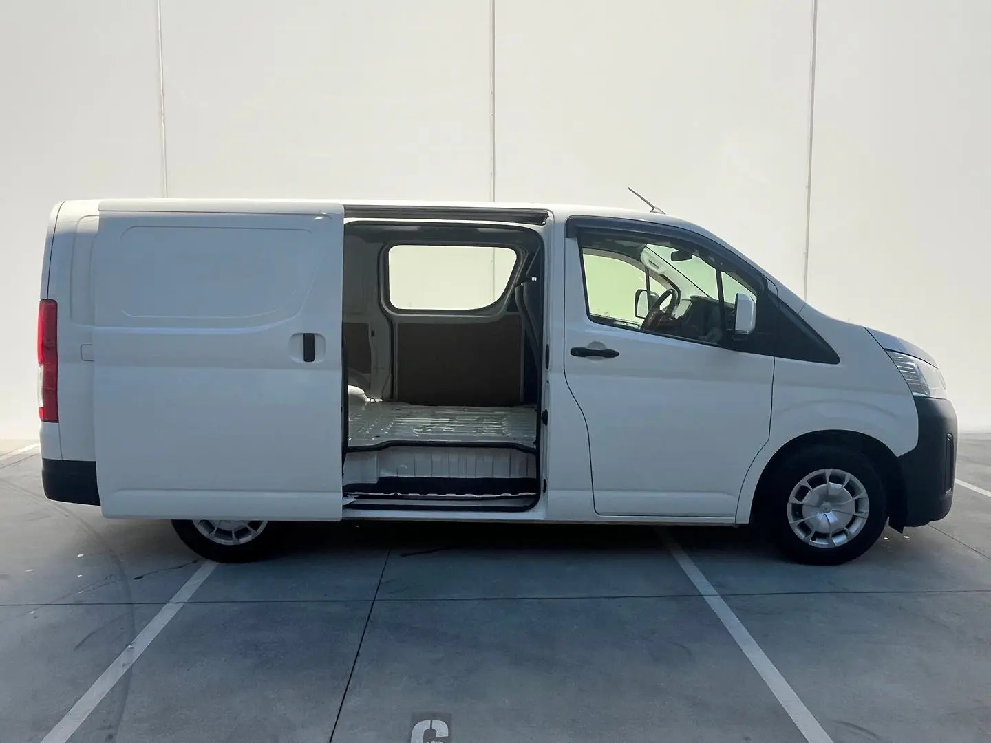 2021 Toyota Hiace Gallery Image 15