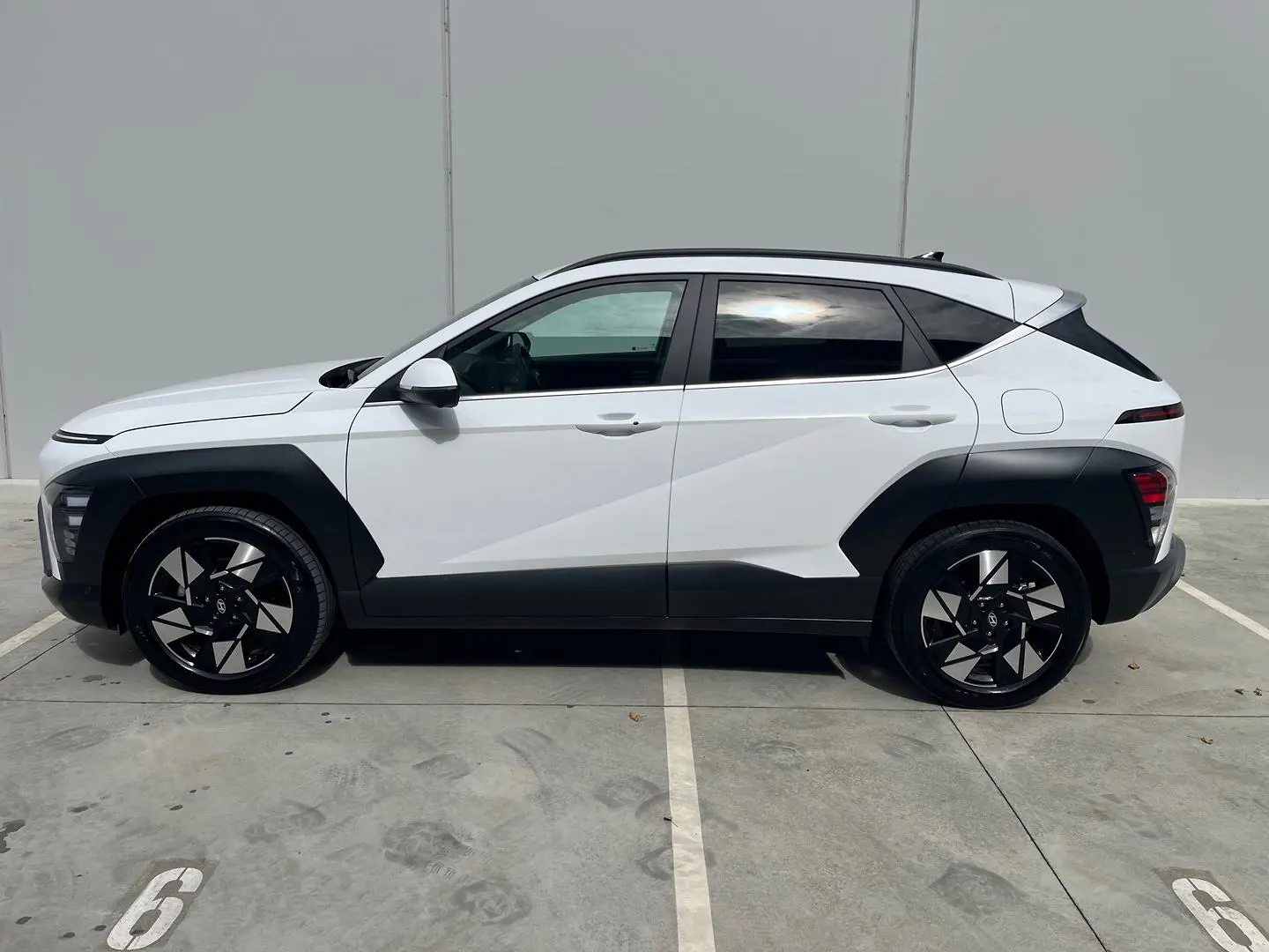 2024 Hyundai Kona Gallery Image 8