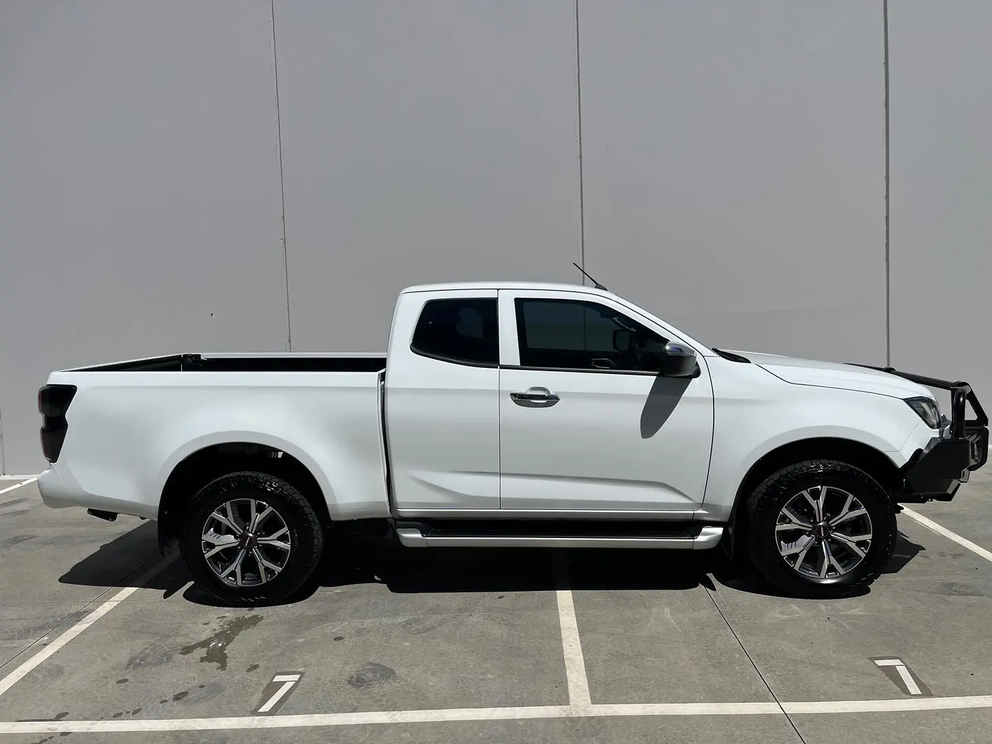 2023 Isuzu D-MAX Gallery Image 13