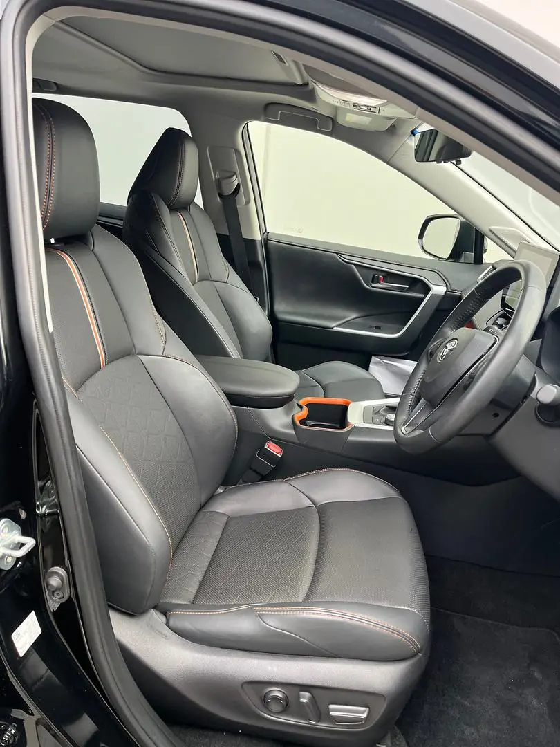 2024 Toyota RAV4 Gallery Image 17