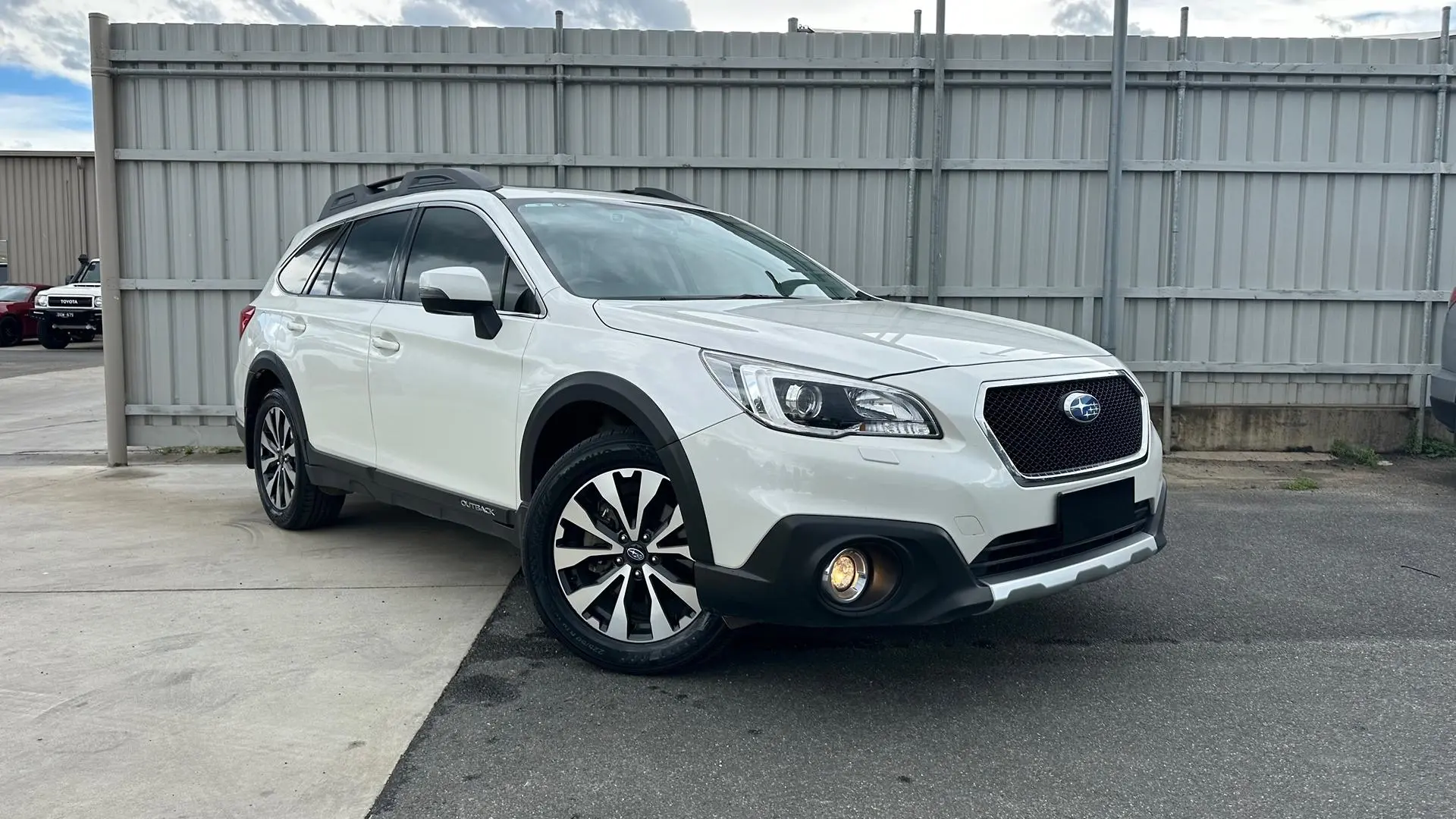 2017 Subaru Outback Gallery Image 1