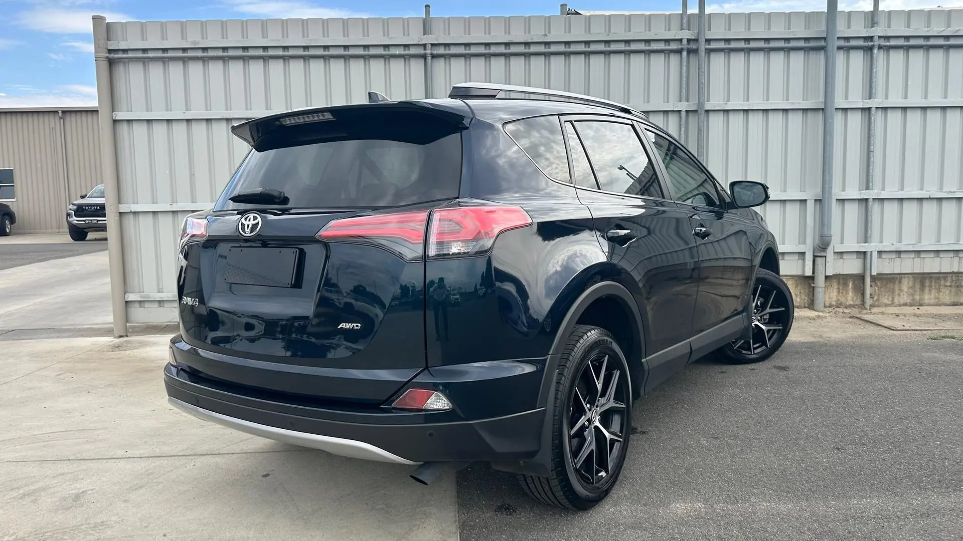 2018 Toyota Rav4 Gallery Image 8