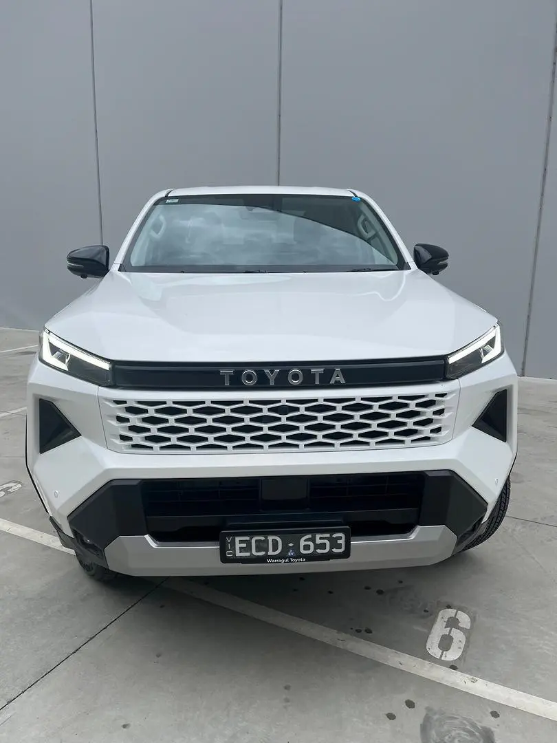 2026 Toyota Hilux Gallery Image 2