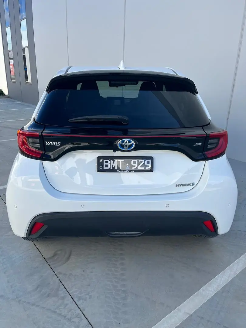 2020 Toyota Yaris Gallery Image 12
