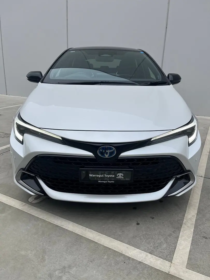 2025 Toyota Corolla Gallery Image 2