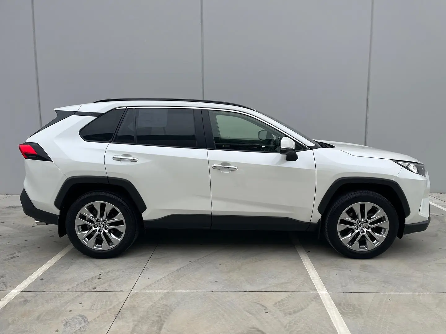2020 Toyota RAV4 Gallery Image 26