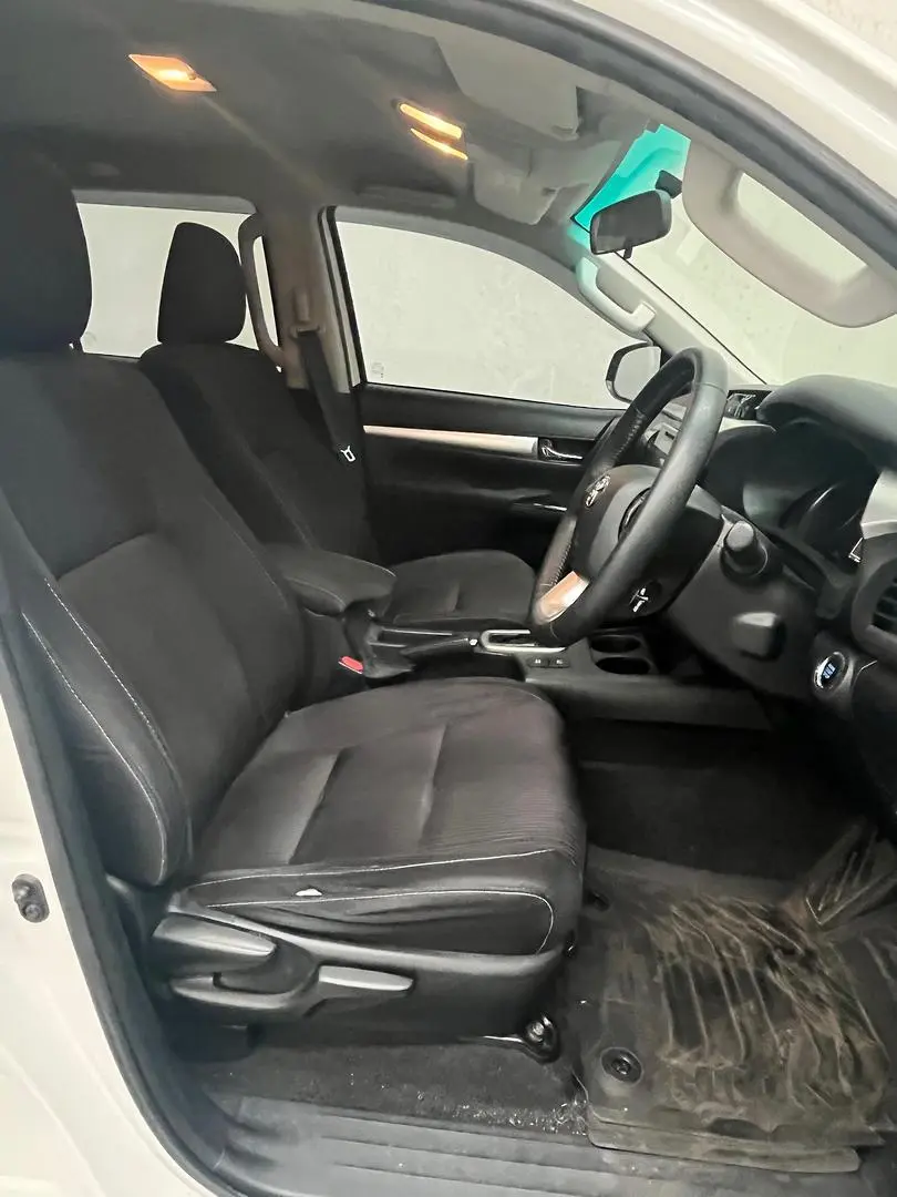 2015 Toyota Hilux Gallery Image 8