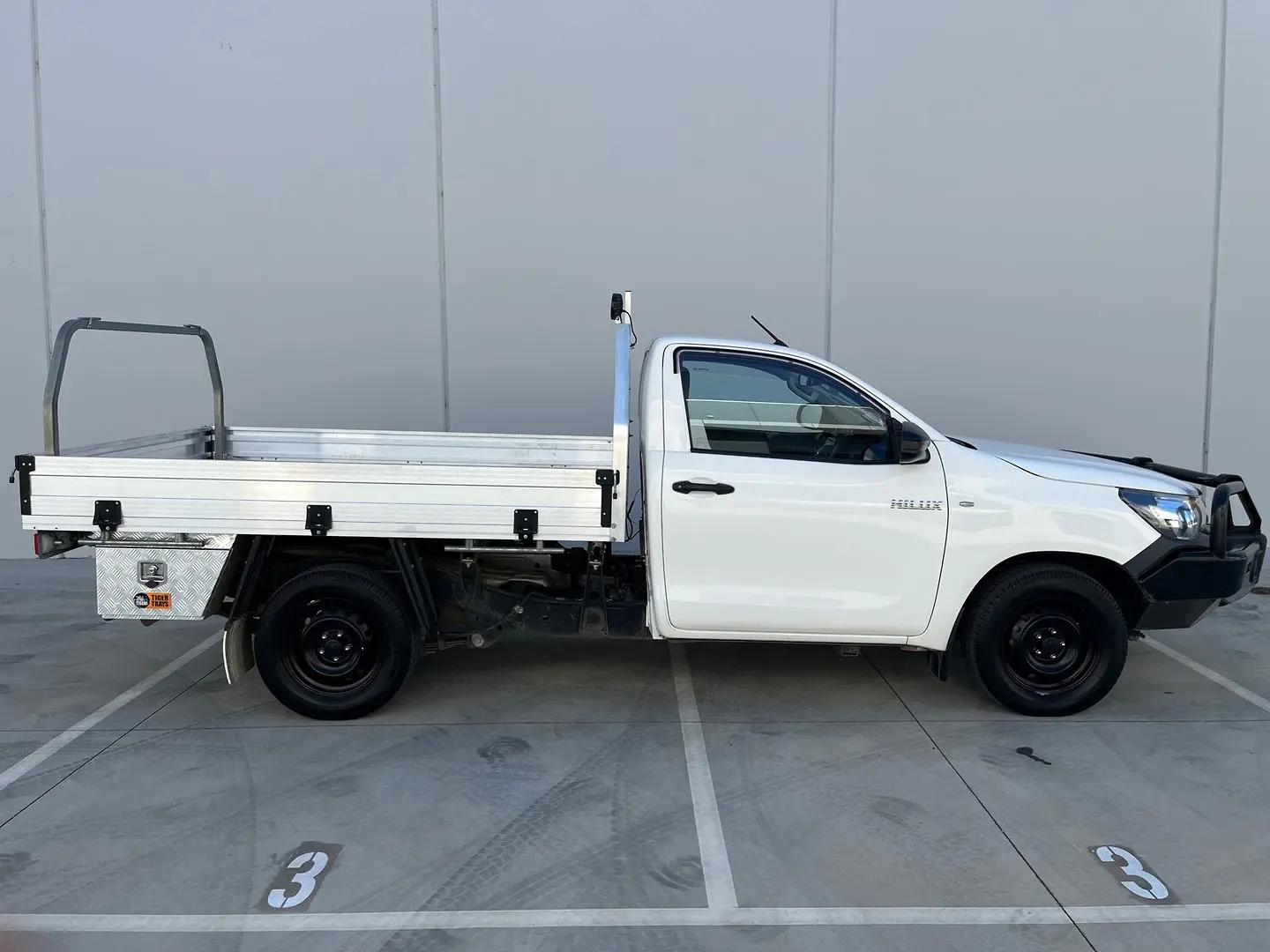 2015 Toyota Hilux Gallery Image 13