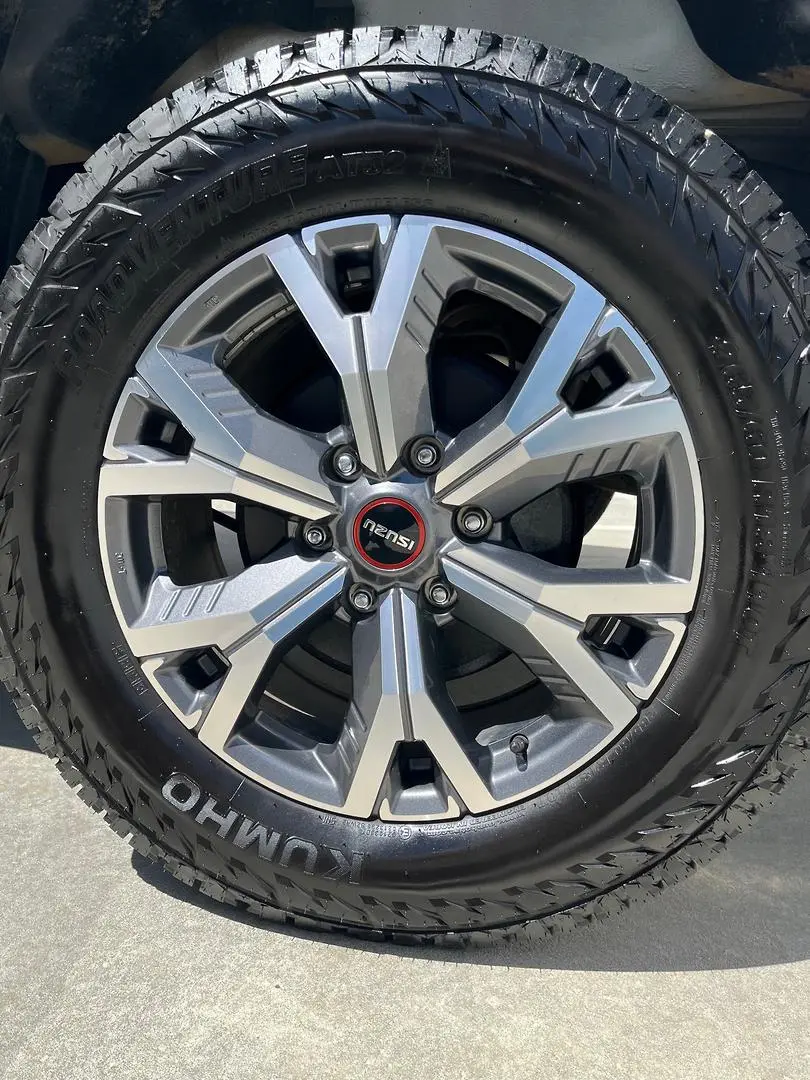 2023 Isuzu D-MAX Gallery Image 4