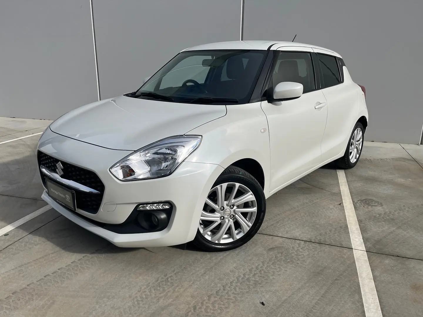 2020 Suzuki Swift Gallery Image 3