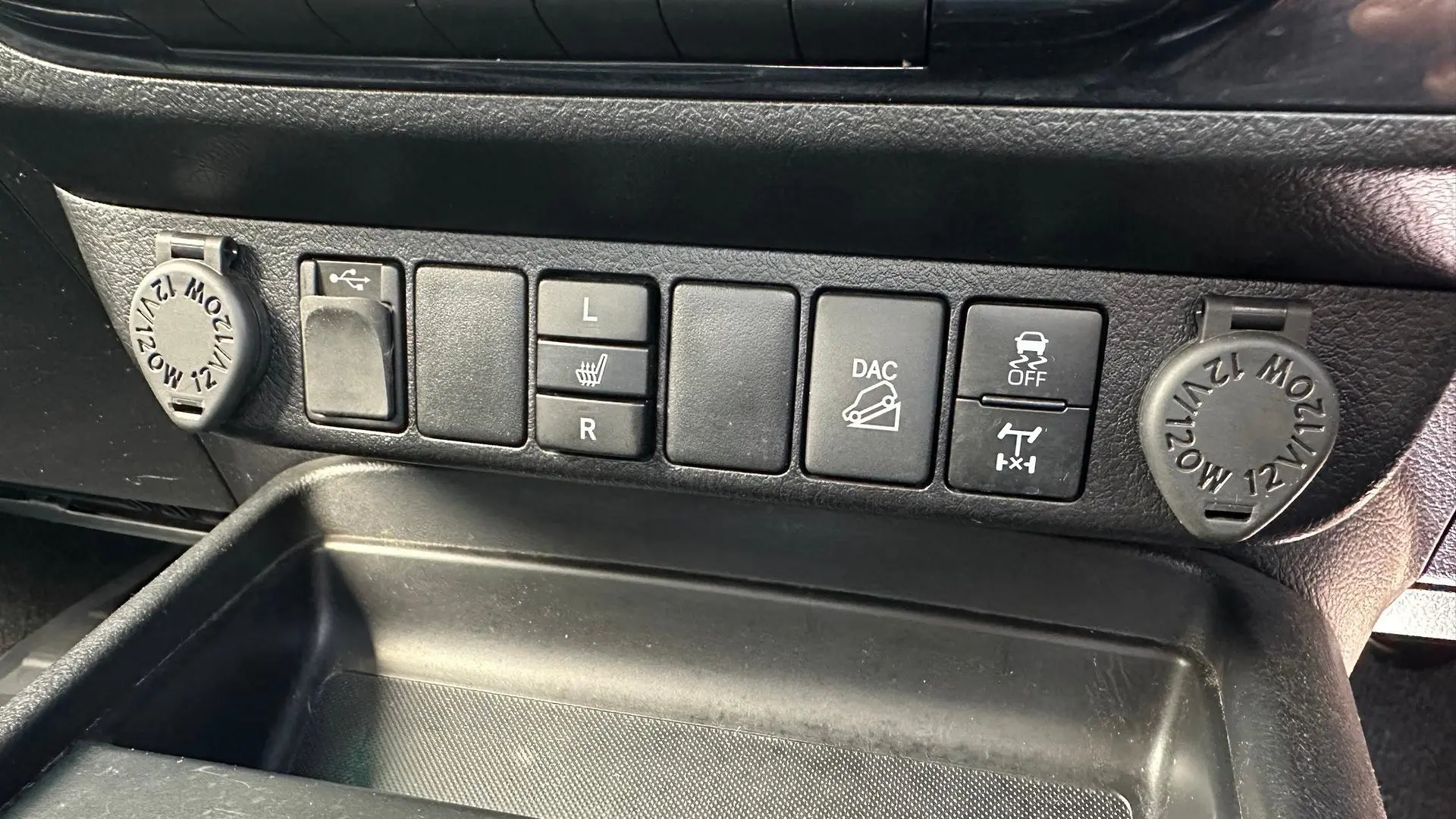 2022 Toyota Hilux Gallery Image 12