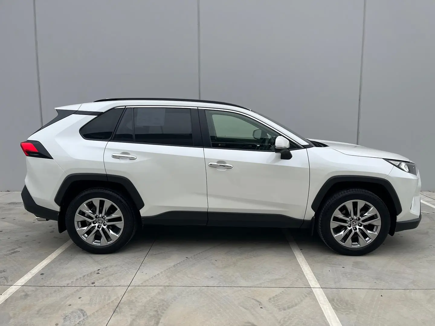 2020 Toyota RAV4 Gallery Image 12