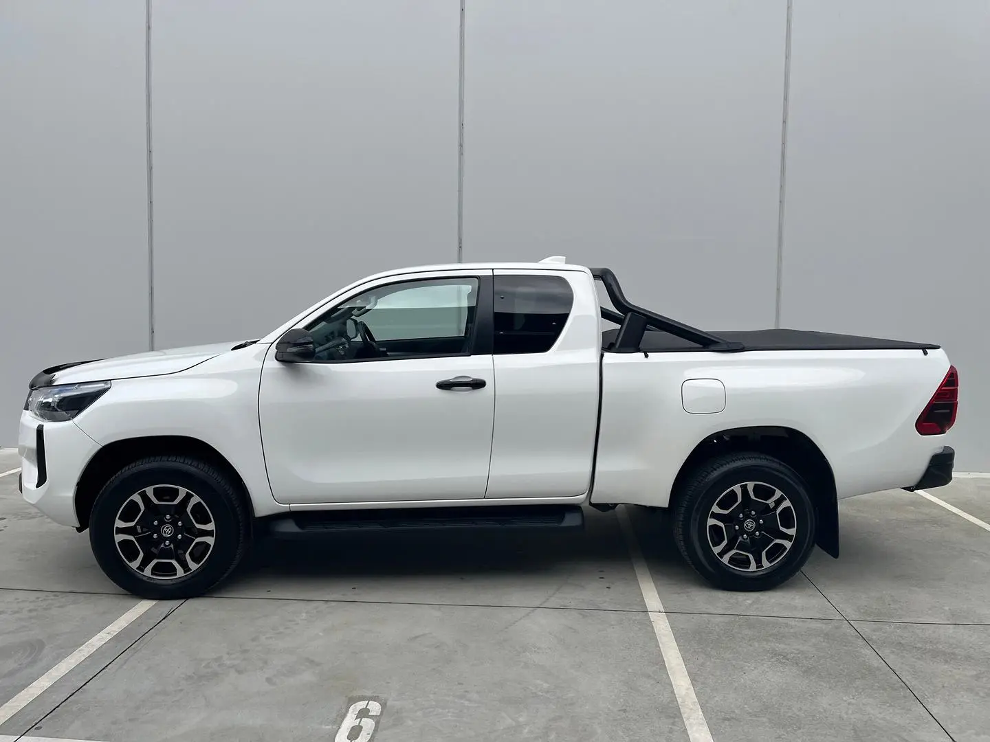 2024 Toyota Hilux Gallery Image 5