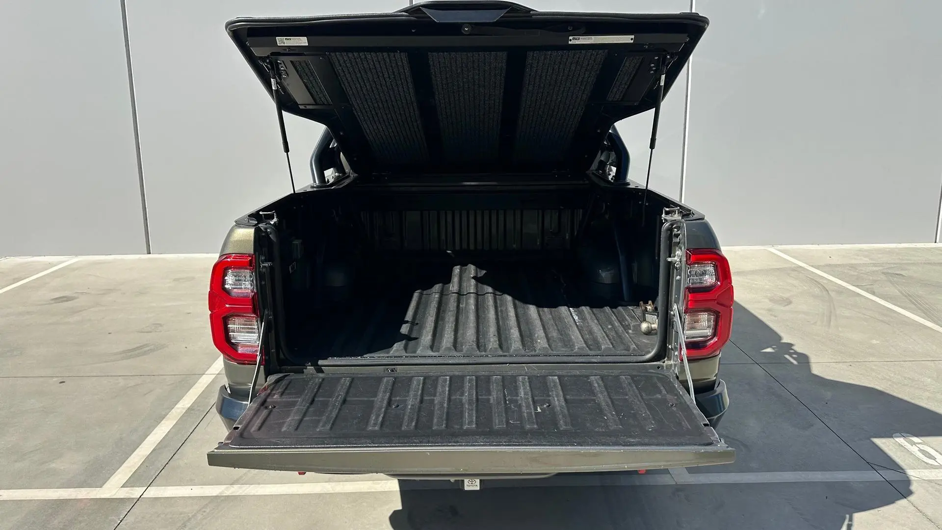 2022 Toyota Hilux Gallery Image 20