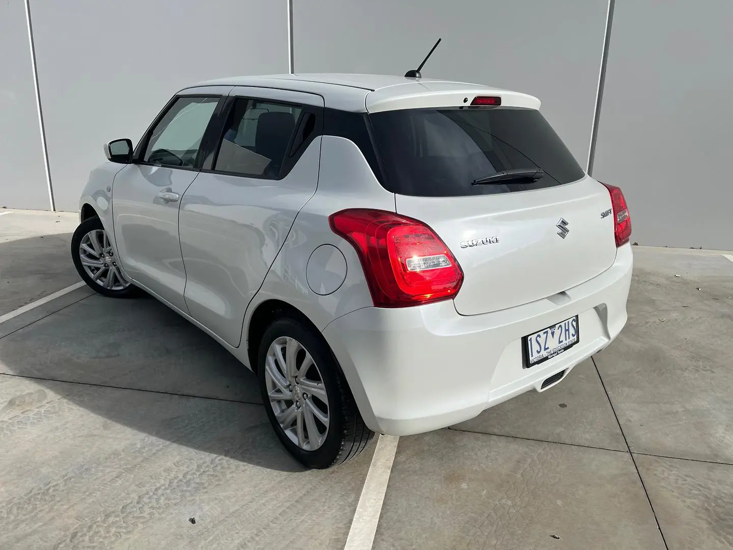 2020 Suzuki Swift Gallery Image 8