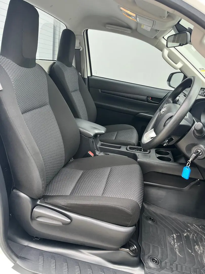 2022 Toyota Hilux Gallery Image 14