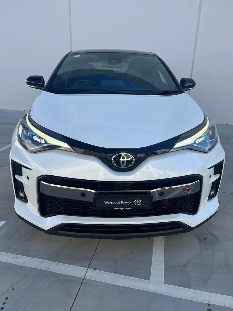 2021 Toyota C-HR Gallery Image 2