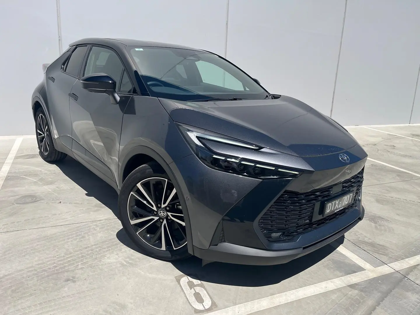 2025 Toyota C-HR Gallery Image 1