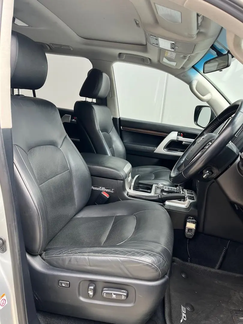 2017 Toyota Landcruiser Gallery Image 16