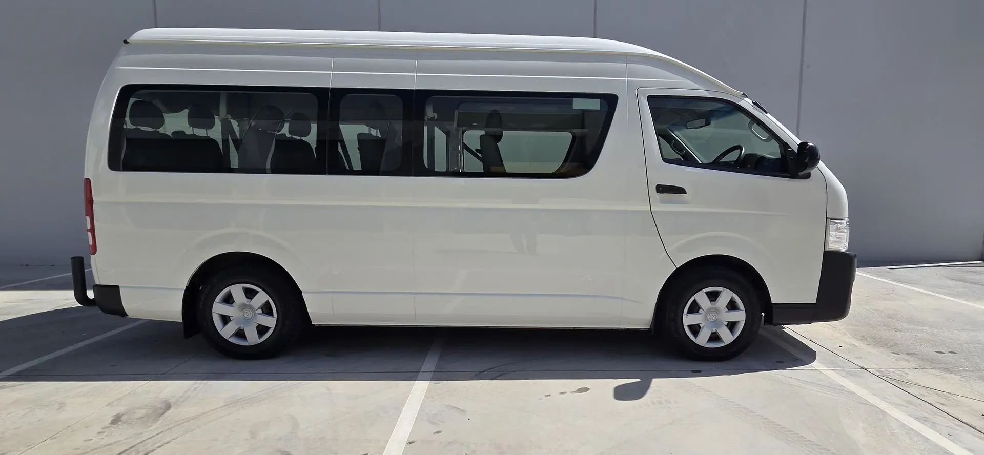 2017 Toyota Hiace Gallery Image 8