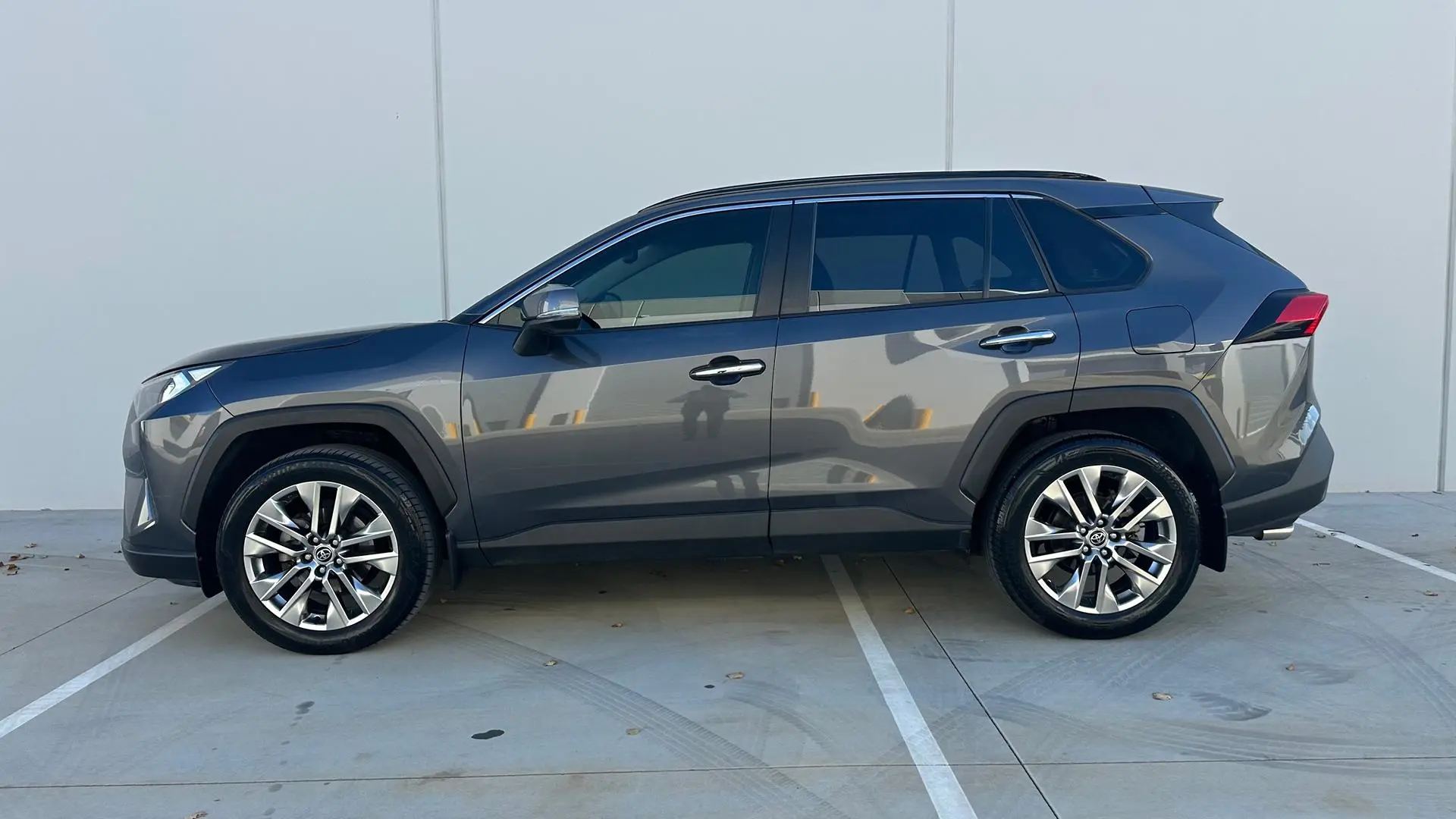 2019 Toyota RAV4 Gallery Image 7