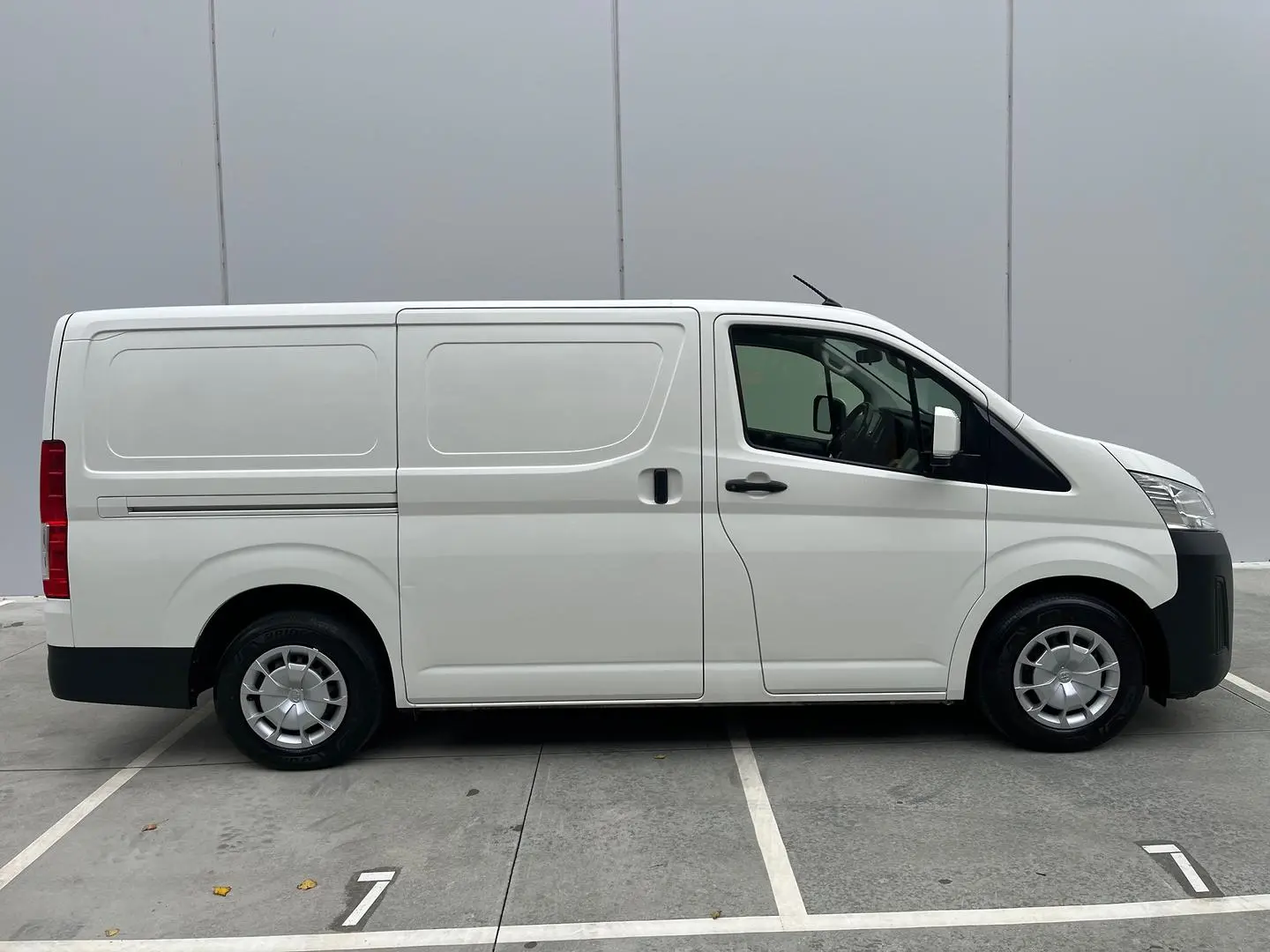 2020 Toyota Hiace Gallery Image 13