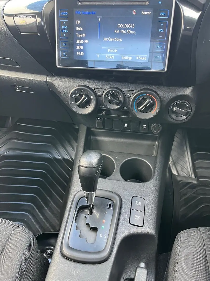2019 Toyota Hilux Gallery Image 13