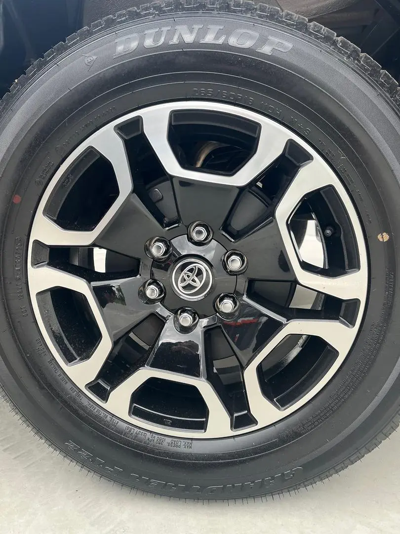 2025 Toyota Hilux Gallery Image 5